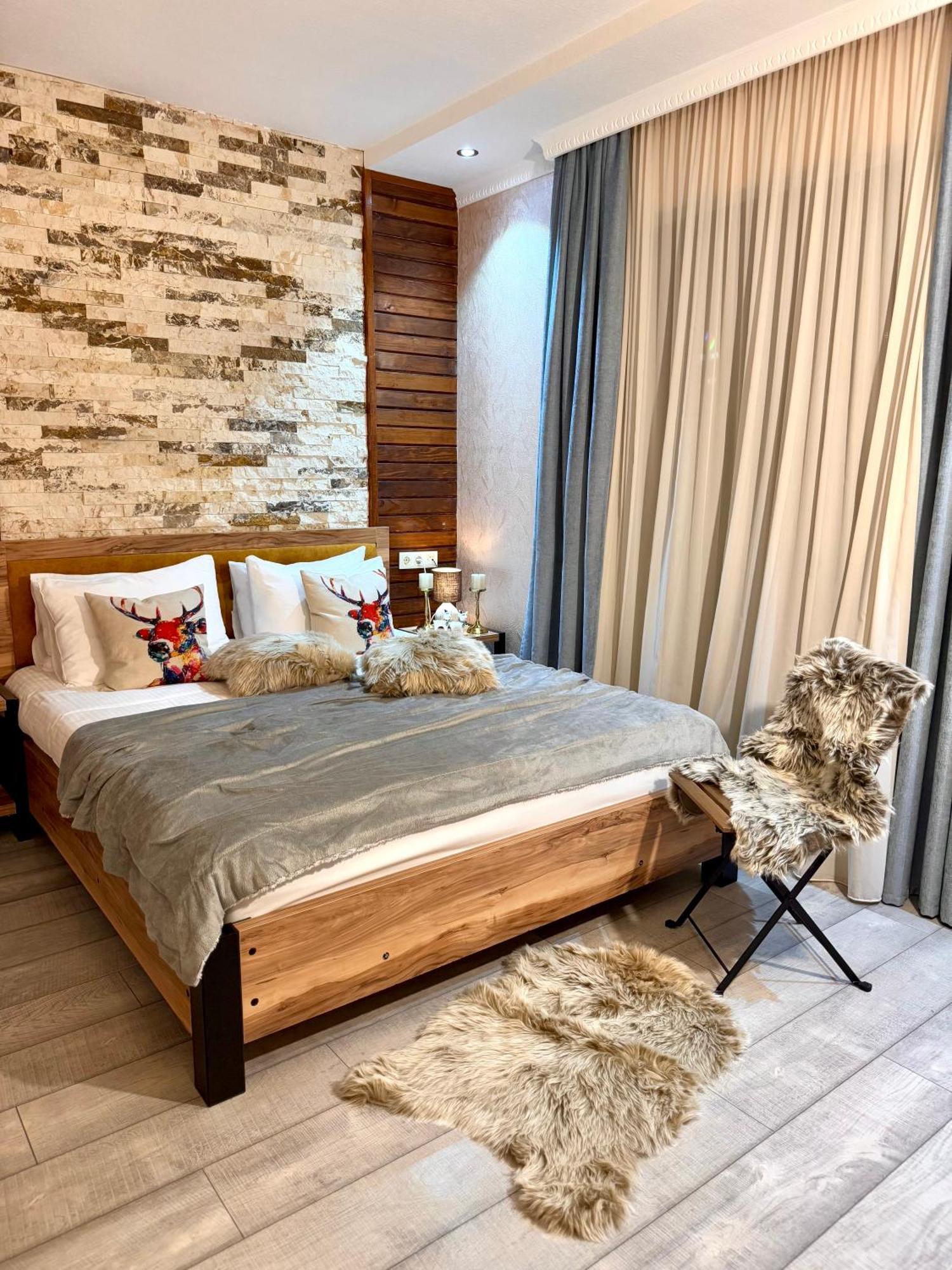 Hotel Gold Tower Μέστια Εξωτερικό φωτογραφία