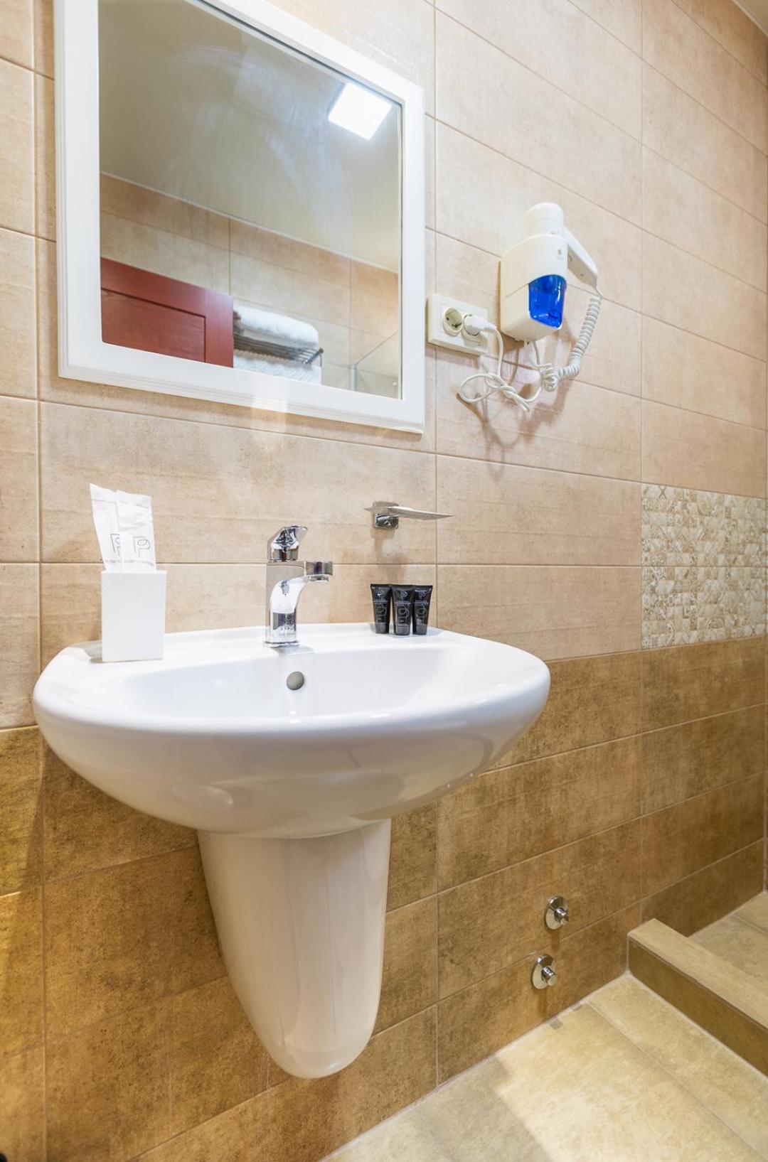 Hotel Gold Tower Μέστια Εξωτερικό φωτογραφία