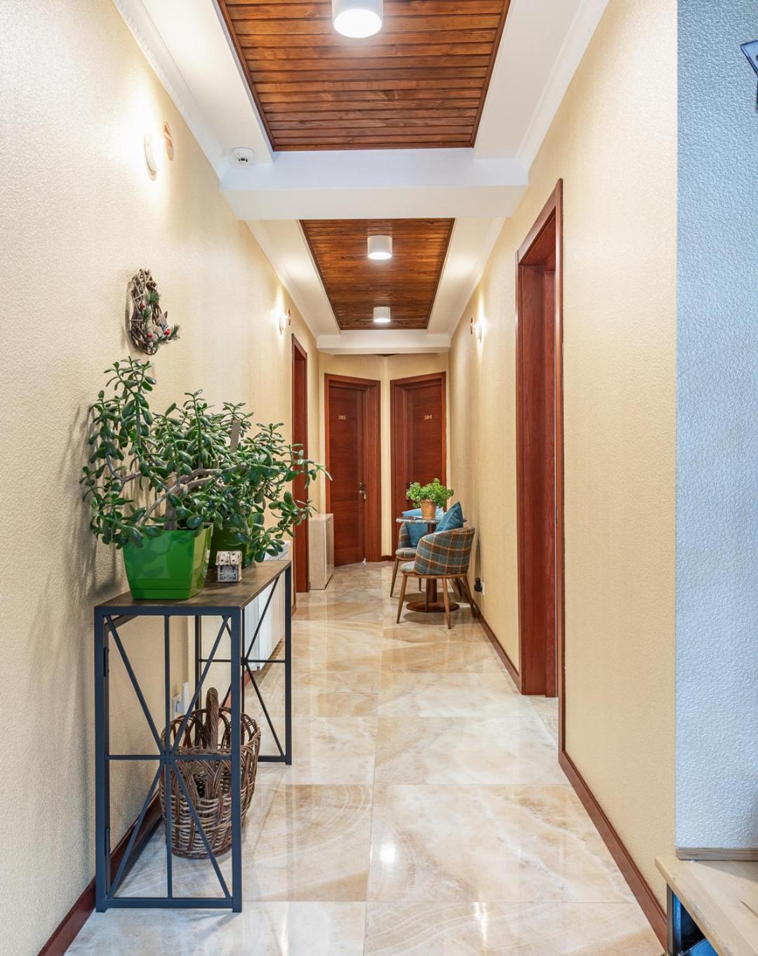 Hotel Gold Tower Μέστια Εξωτερικό φωτογραφία