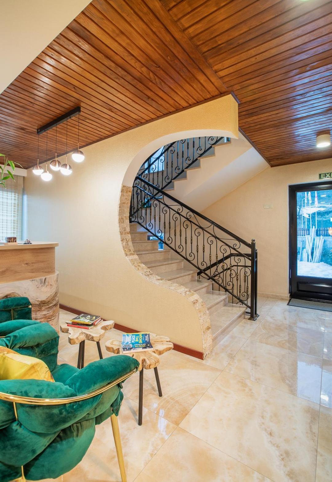 Hotel Gold Tower Μέστια Εξωτερικό φωτογραφία